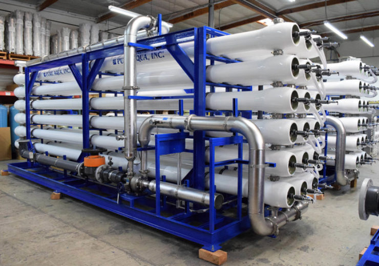 مهمترین شکل دستگاه آب شیرین کن صنعتی با استفاده از روش اسمز معکوس ساخته می‌شود.